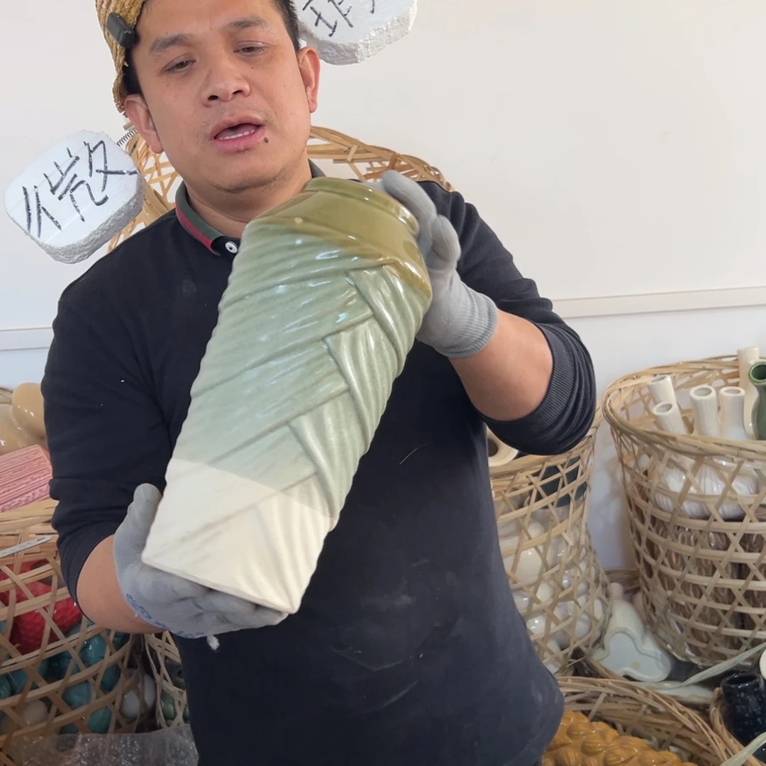 摆件110 号高中低温陶瓷瓶（微瑕）