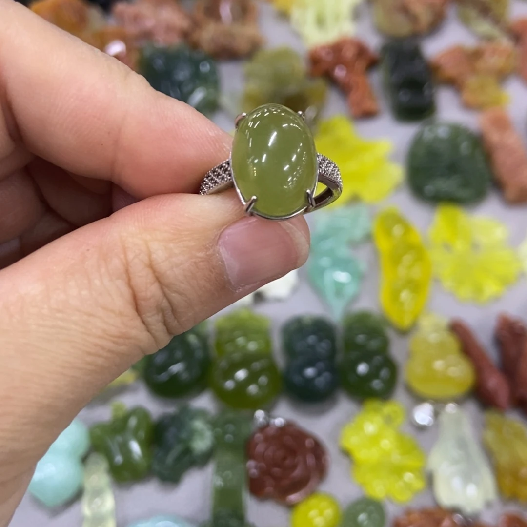 未镶嵌蛇纹石玉挂件