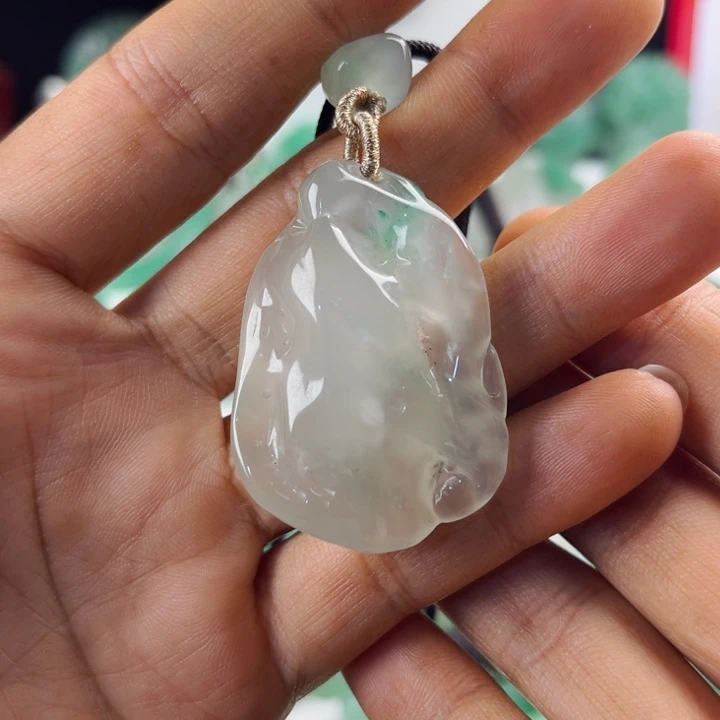 颈饰未镶嵌石英质玉