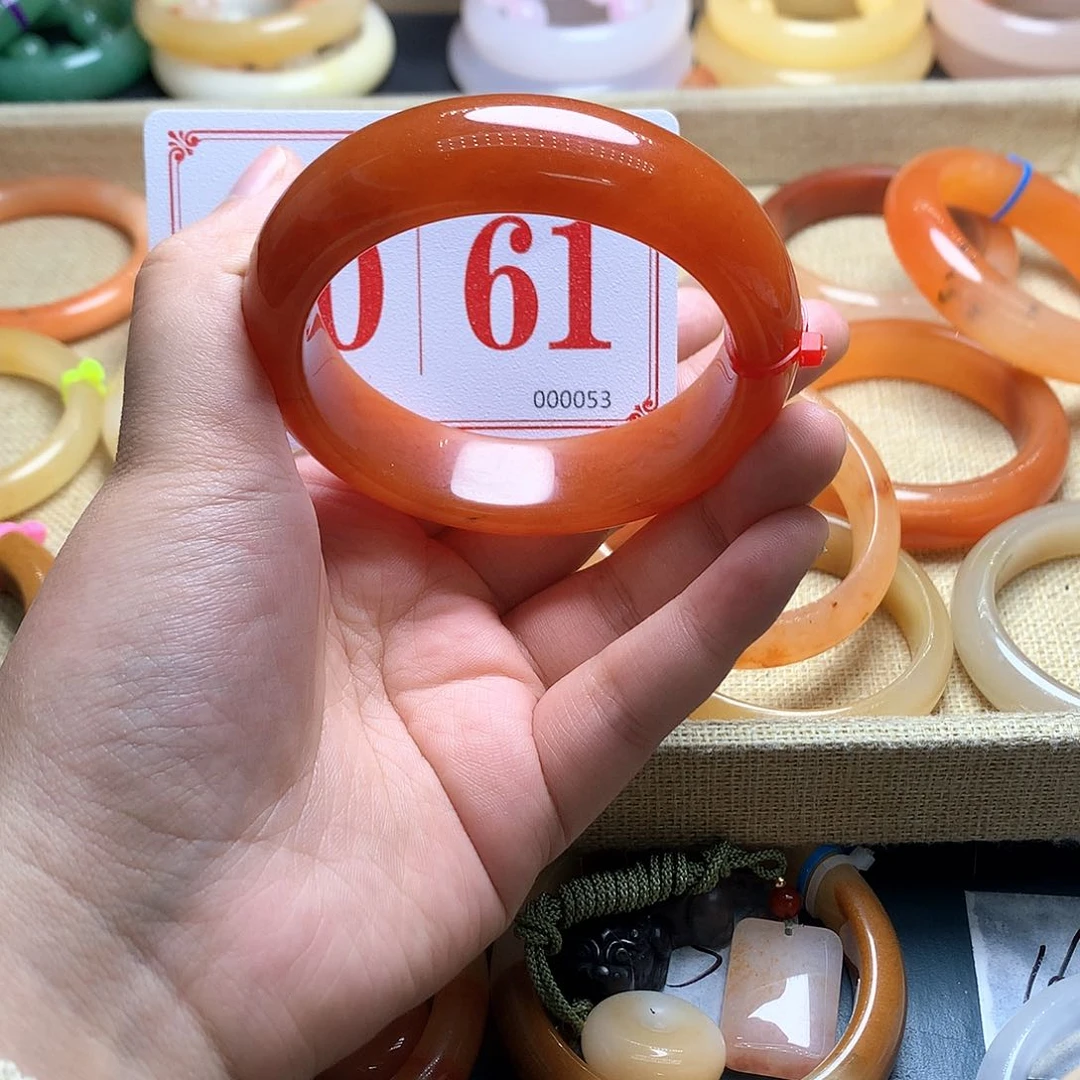 未镶嵌石英质玉（黄龙玉）手镯