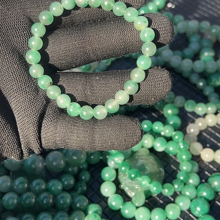 石英质玉未镶嵌颈饰