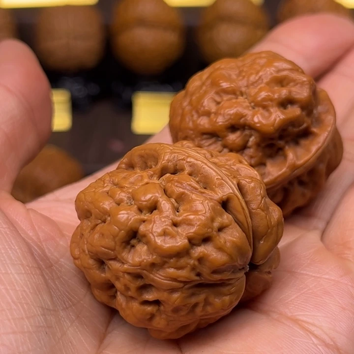 @****文玩核桃把件肌肉蟾