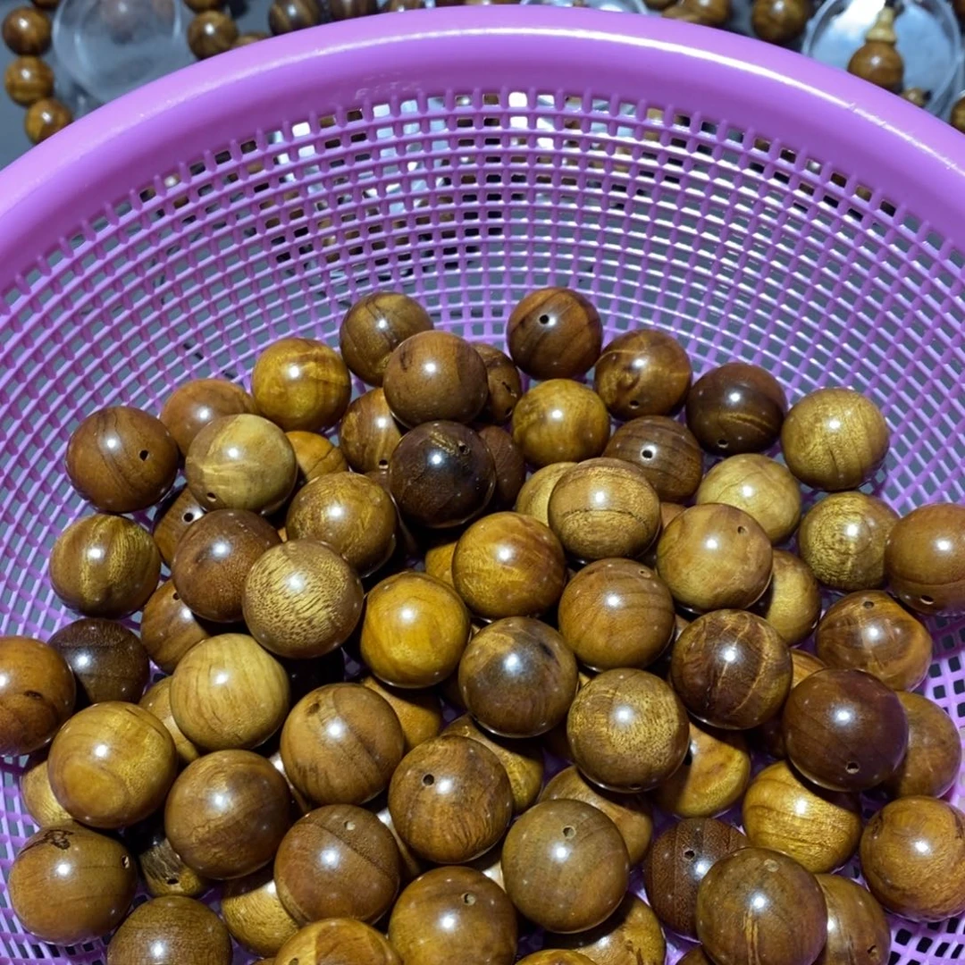 金丝楠温****》小叶2.0散珠7条微瑕