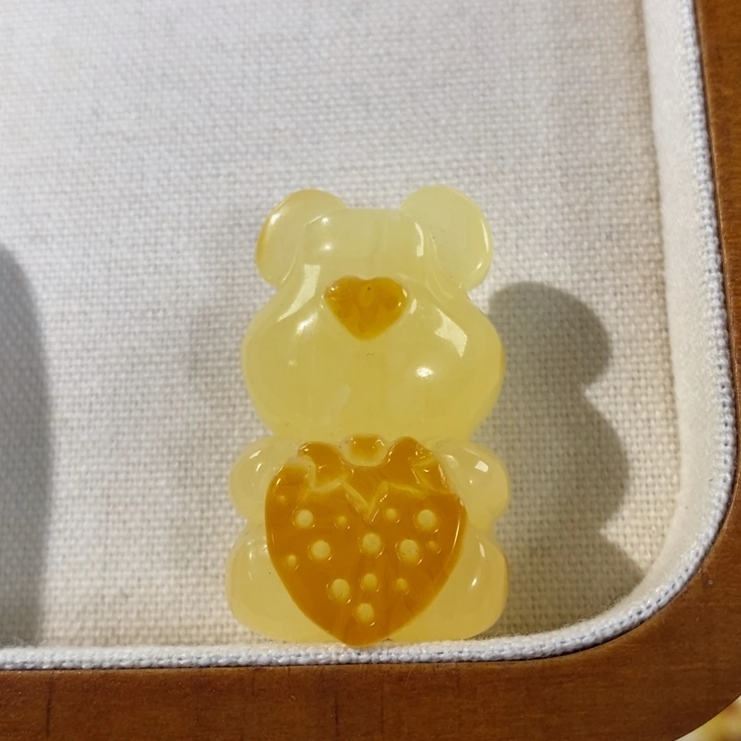 蜜蜡未镶嵌裸石小熊