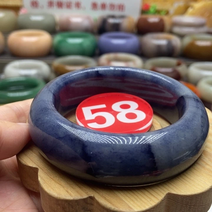 未镶嵌手镯石英质玉
