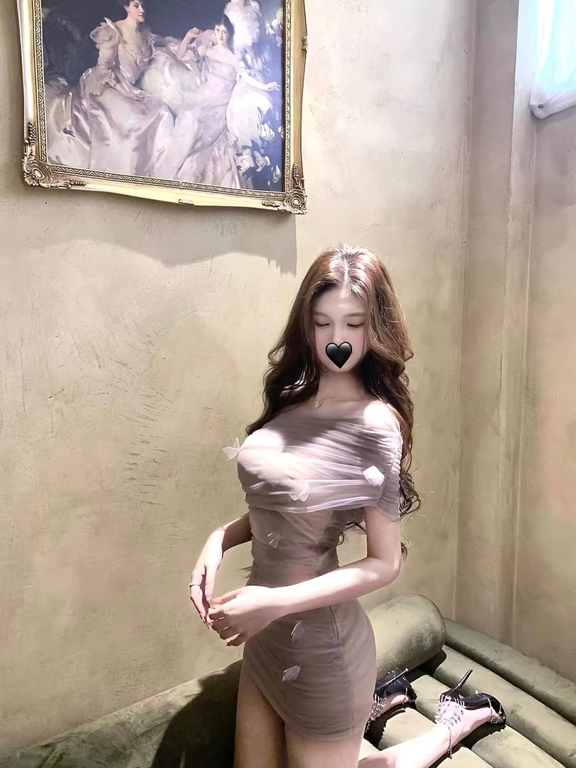 木木木【双生花】手工钉花褶皱斜肩收腰包臀抹胸短裙网纱连衣裙