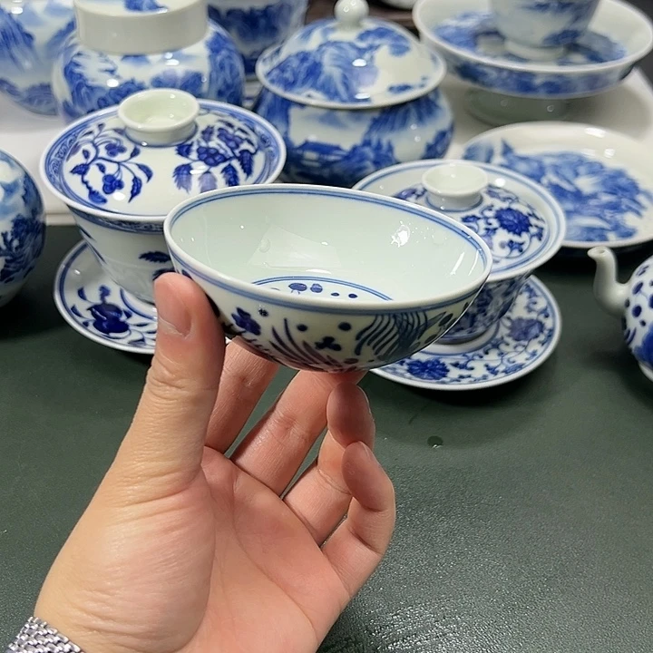 微瑕柴窑鱼藻纹薄胎卧足杯