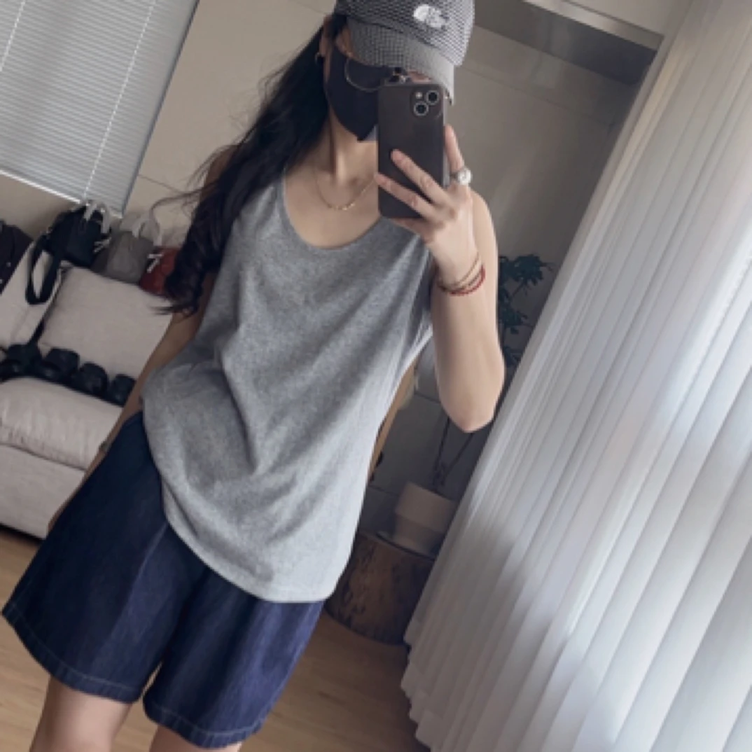 她家现货韩版百搭舒适宽松时尚休闲简约纯色U领背心