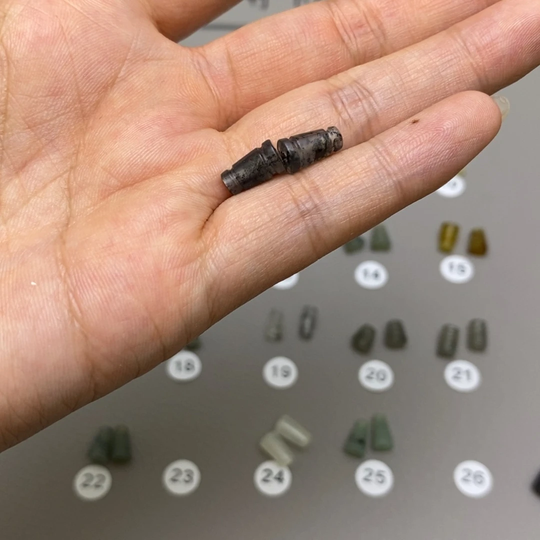 恶***临蛇纹石玉未镶嵌配饰