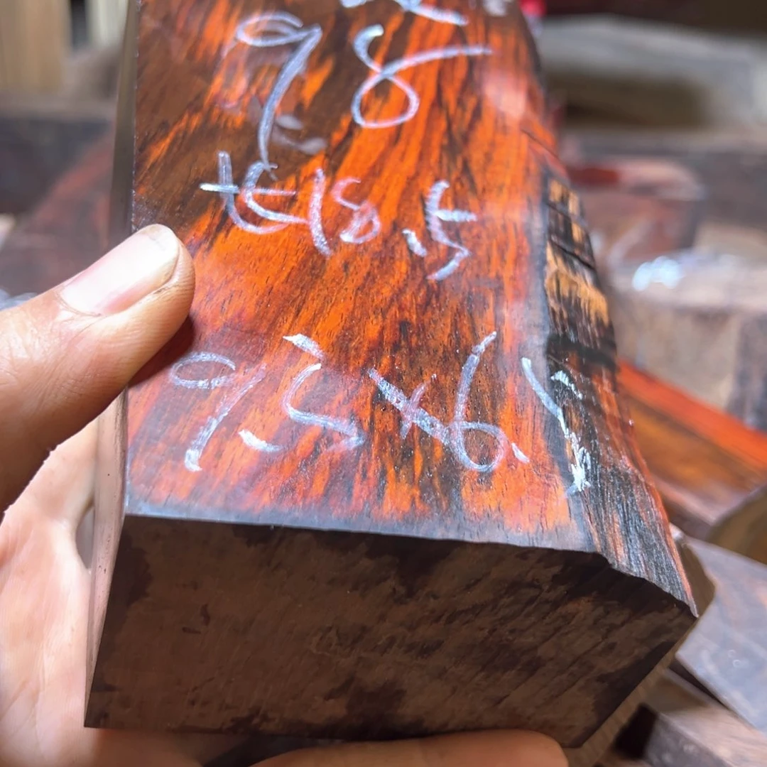 滚****交趾黄檀（大红酸枝）