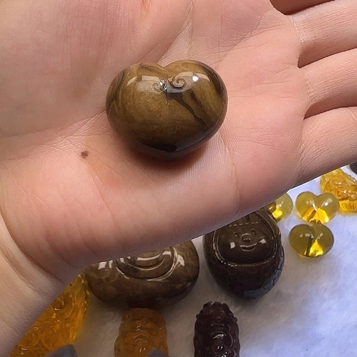 裸石琥珀未镶嵌根珀屁桃