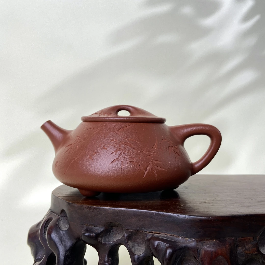 宜兴手工紫砂陶 （宝山工艺厂双高工吉春萍）茶壶GSQ4301-1