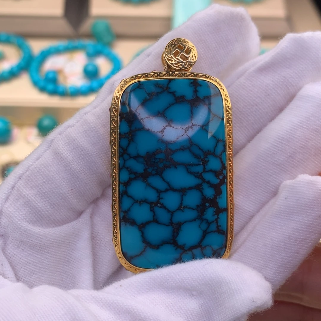 18K金镶嵌绿松石珠宝奇石