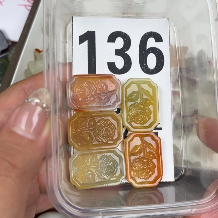 蛇纹石玉足银镀金镶嵌颈饰