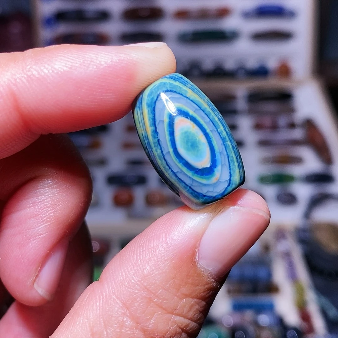 玛瑙吊坠未镶嵌是****?….