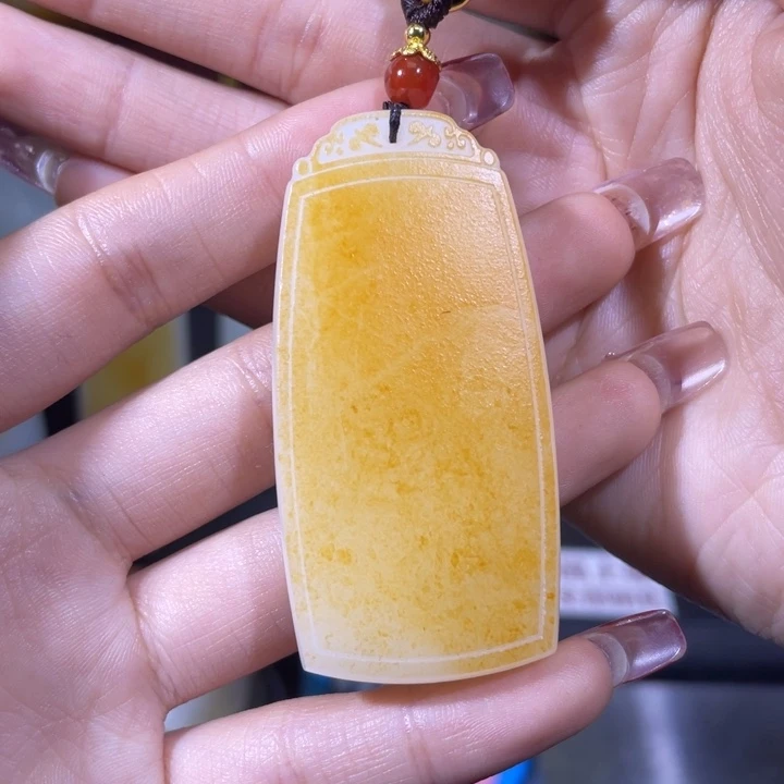 和田玉挂件未镶嵌過*。