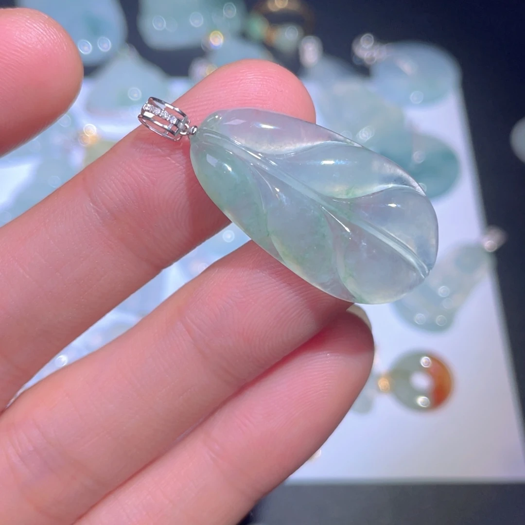 翡翠18K金镶嵌颈饰翡翠