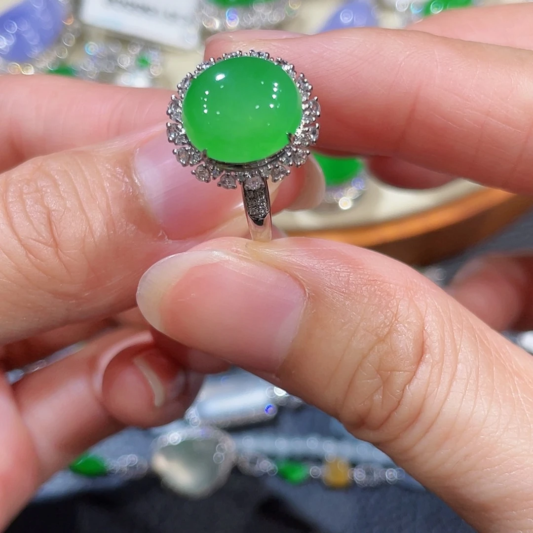 18K金镶嵌戒指翡翠