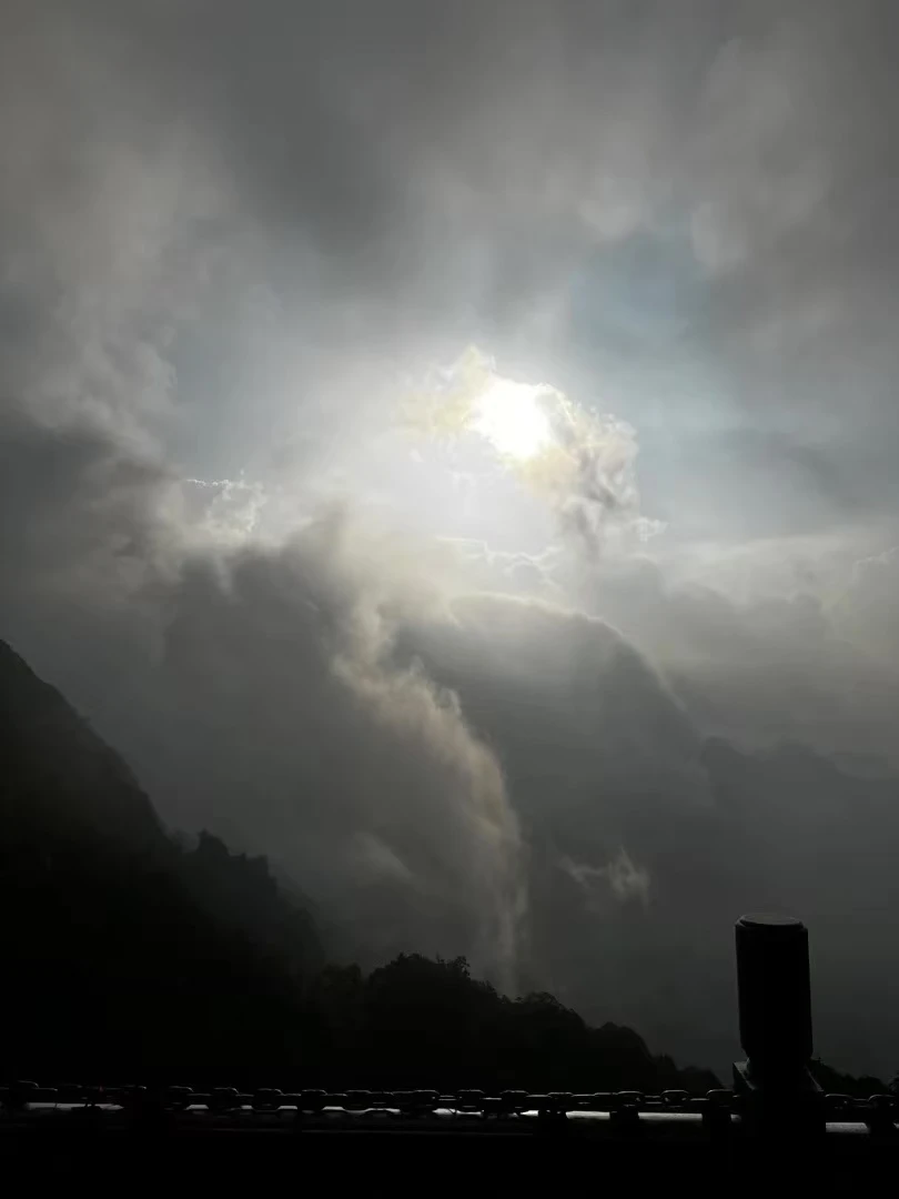 超超 春夏百搭简约卫衣  146-150默认瑕疵介意勿拍