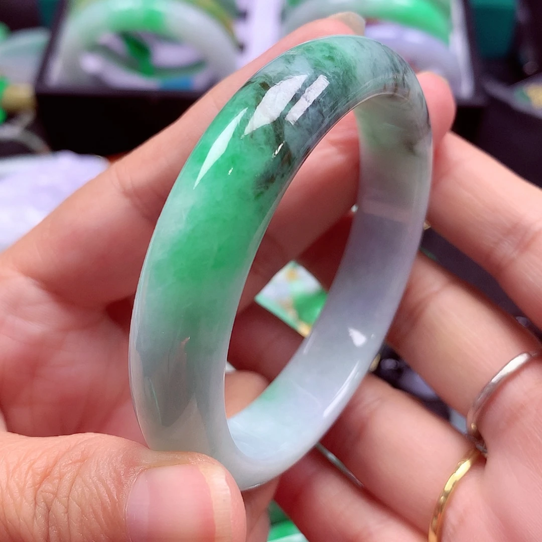 翡翠未镶嵌手镯翡翠