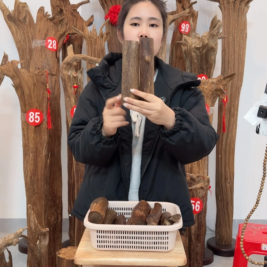 沉香碎屑沉香原材料