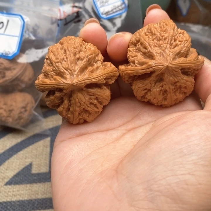 文玩核桃吊坠1367号中装粗筋43.45.40