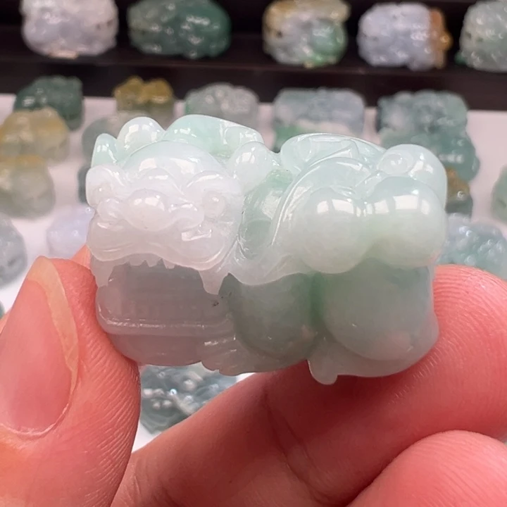 颈饰未镶嵌翡翠貔貅
