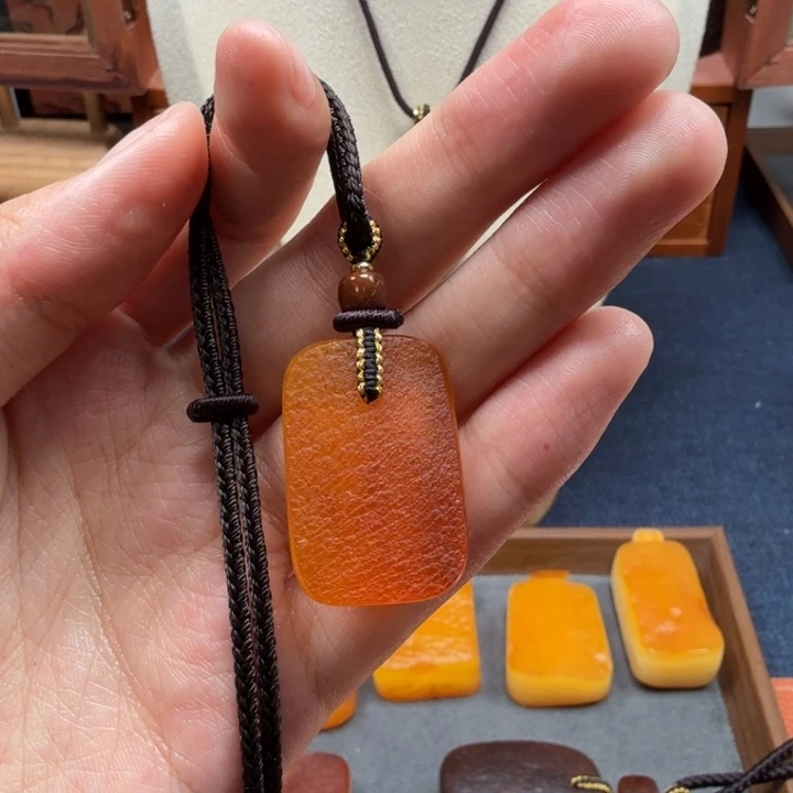 蜜蜡未镶嵌吊坠(赠链)