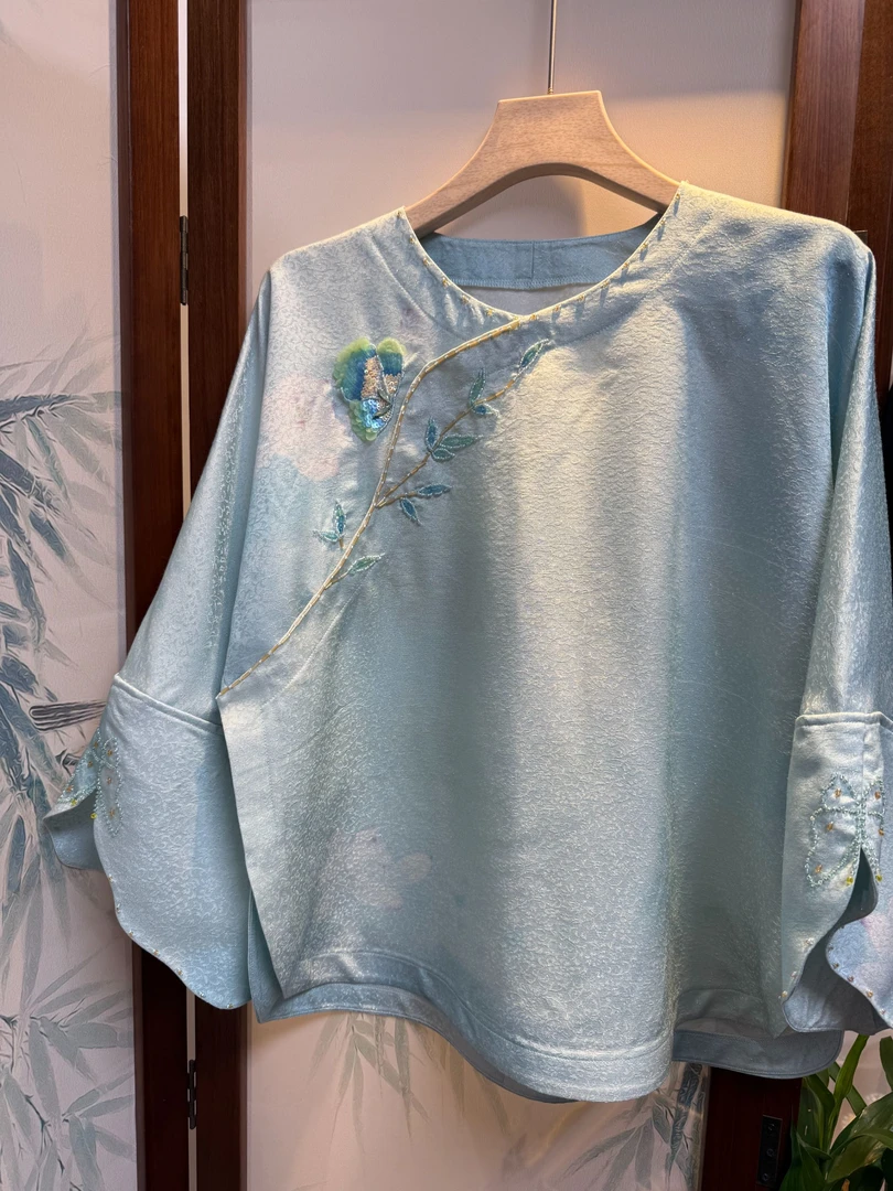 卷忆青梅卷草纹银通正绢国风上衣