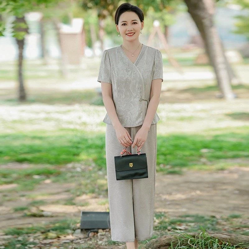 母亲节妈妈夏季时尚短袖套装洋气小衫2025新款中老年女装两件套