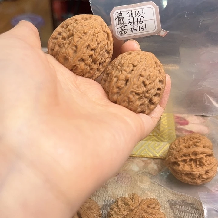 文玩核桃把件密纹狮子头