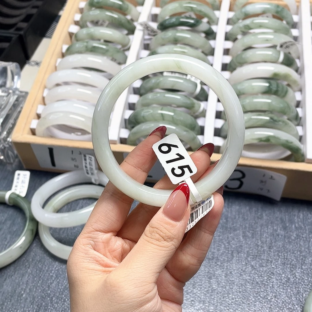 未镶嵌手镯石英质玉615