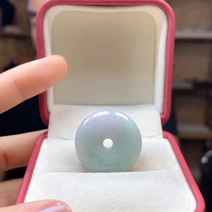 翡翠未镶嵌颈饰平安扣