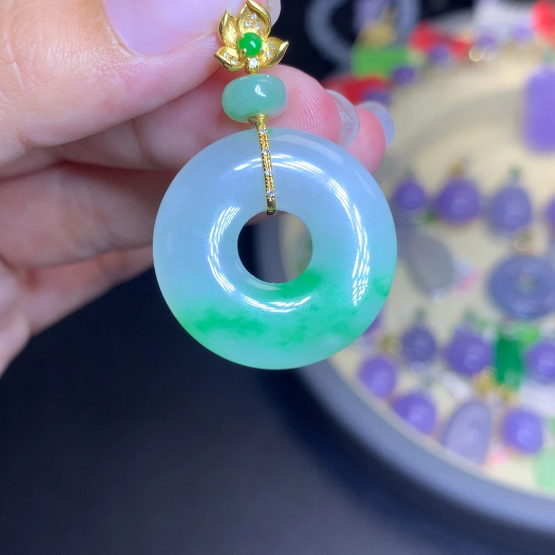 翡翠18K金镶嵌颈饰