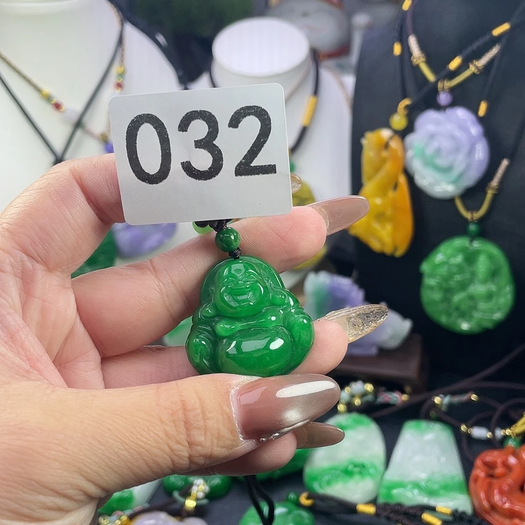 翡翠未镶嵌吊坠(赠链)