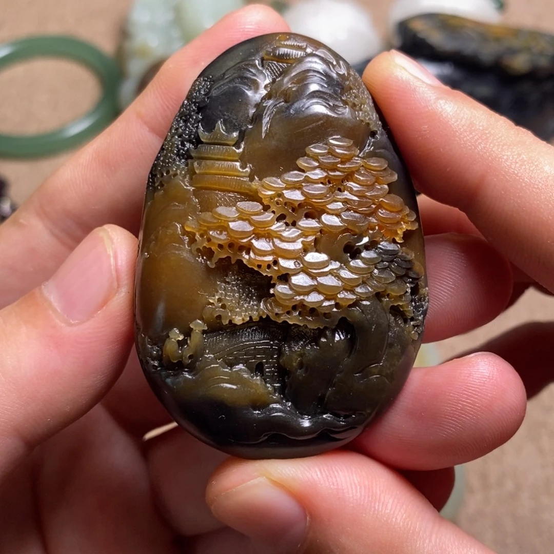 和田玉未镶嵌挂件叫**爷