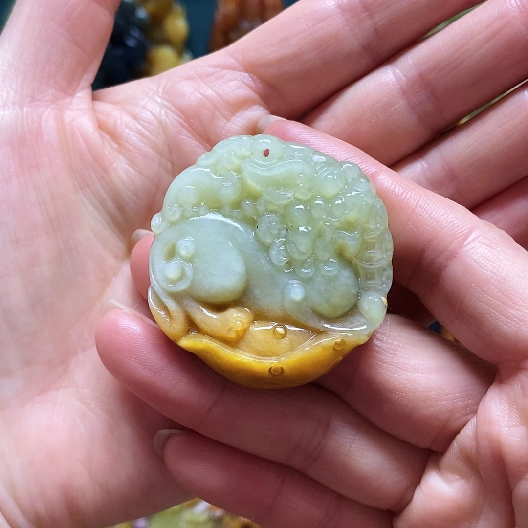 岫玉未镶嵌吊坠(赠链)