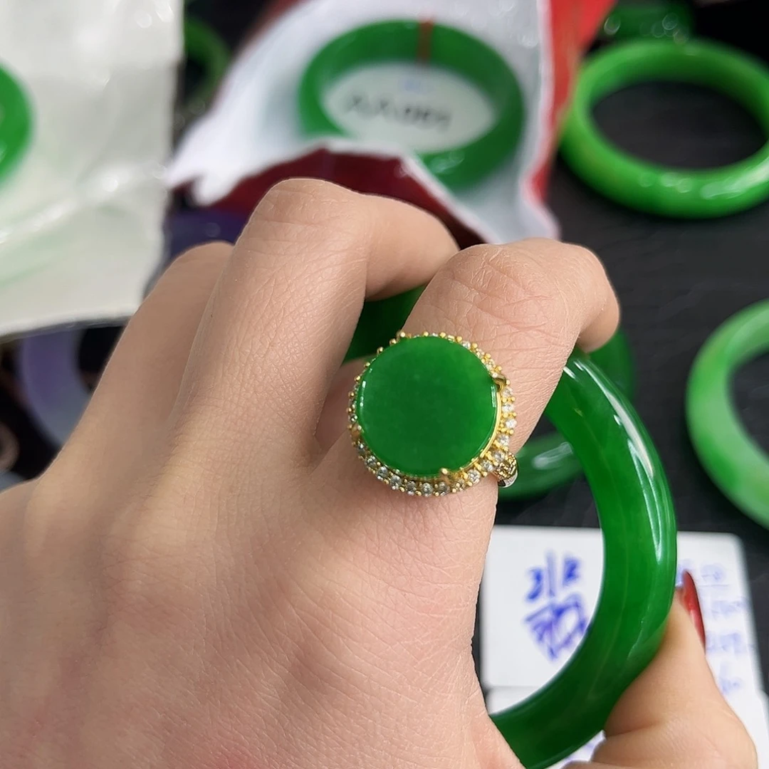 翡翠手镯未镶嵌多样性