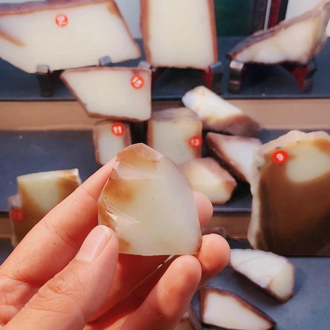 和田玉（糖玉）未镶嵌颈饰