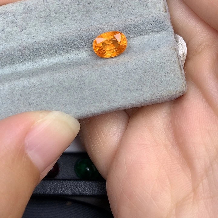 未镶嵌裸石石榴石2.25ct芬达石