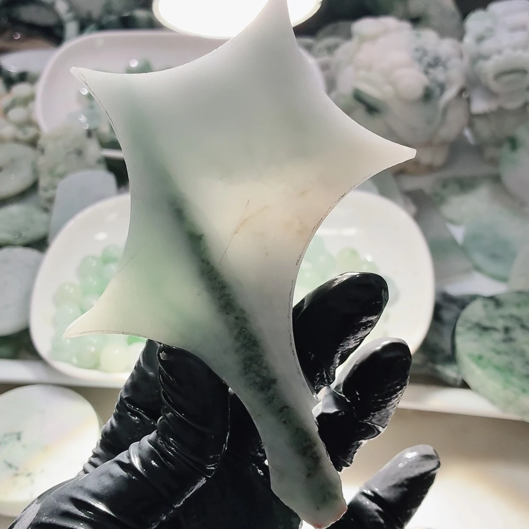 翡翠未镶嵌颈饰边角料