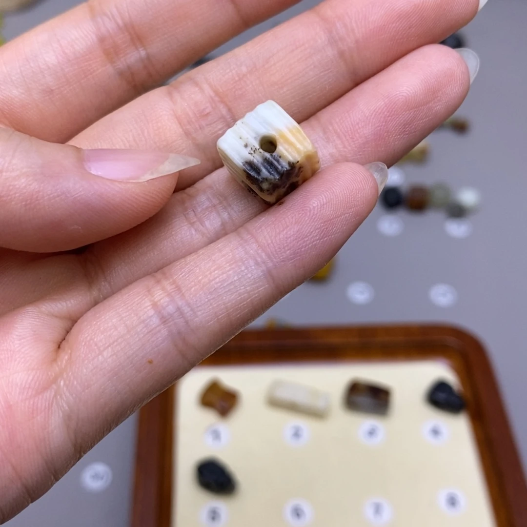 H***可蛇纹石玉未镶嵌配饰