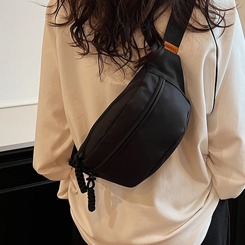 户外多功能斜挎包时尚休闲胸包轻便挎包纯色胸前包潮牌单肩包布包