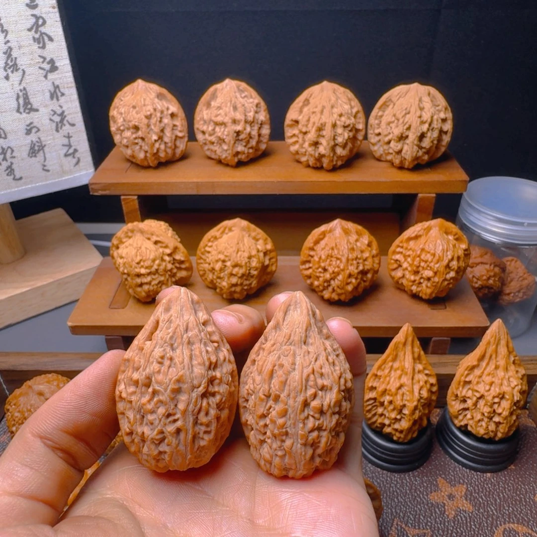 咖***糖吊坠文玩核桃坐佛