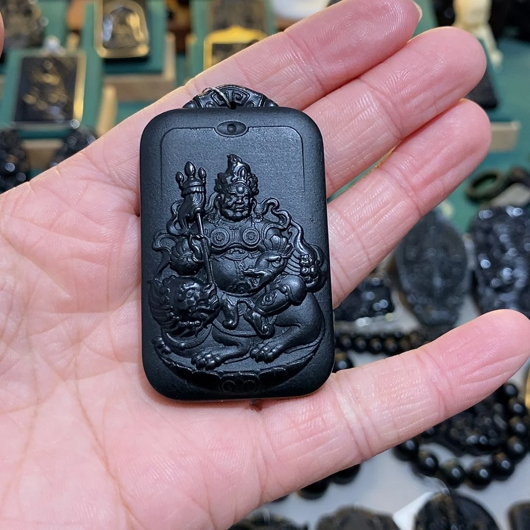 蛇纹石玉颈饰未镶嵌砖***家