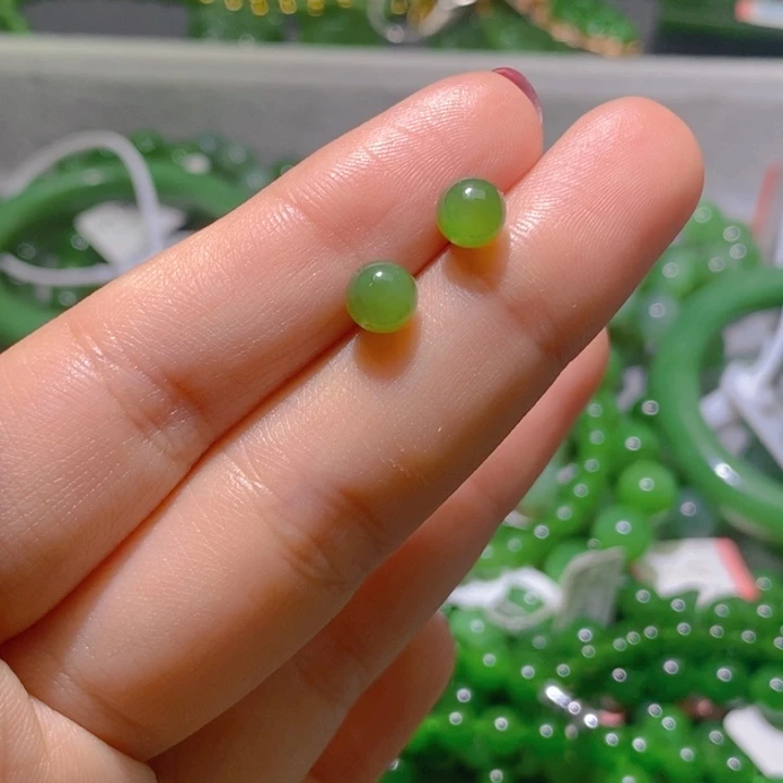 和田玉（碧玉）未镶嵌耳钉