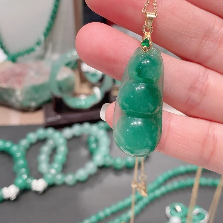 石英质玉（非洲翠）合金颈饰