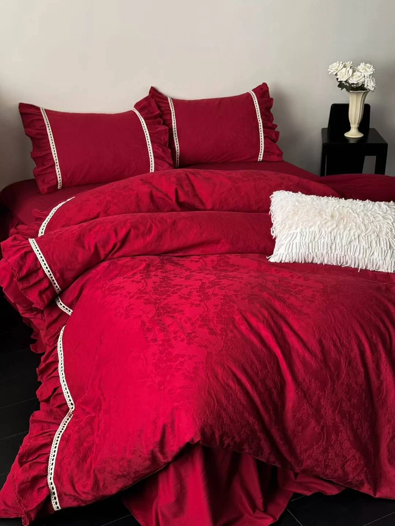 【谧语】欢禧 结婚大红婚庆喜庆全棉贡缎提花床裙款床上四件套简约