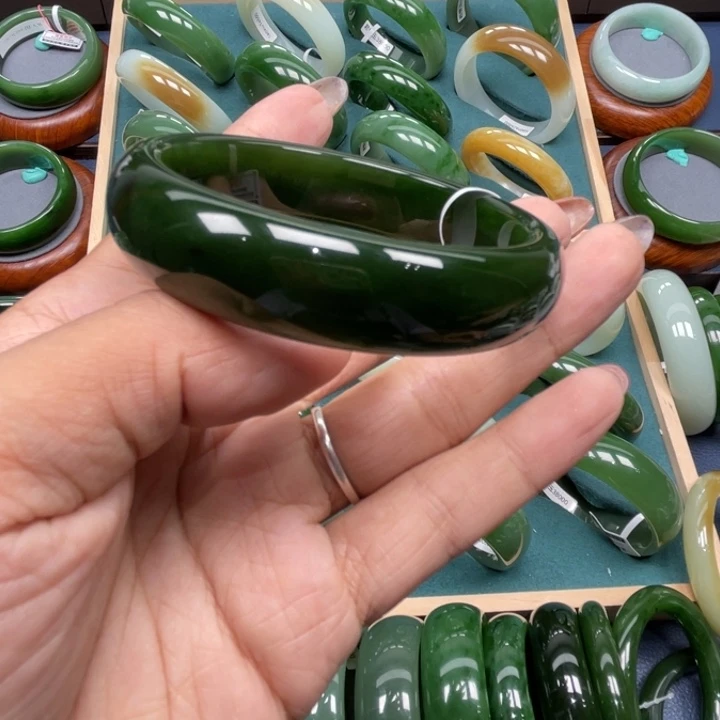 未镶嵌手镯和田玉（碧玉）