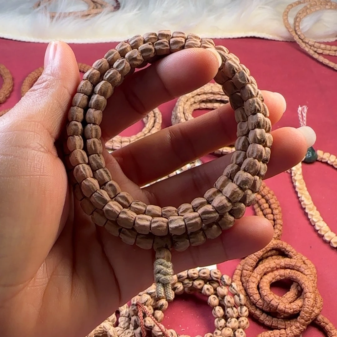 柏香籽/百香籽把件多棱顺